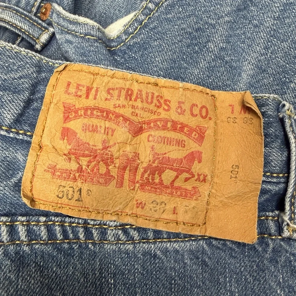 Levis ready ship